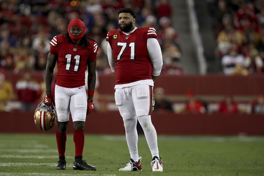 Brandon Aiyuk and Trent Williams talk before an NFL game