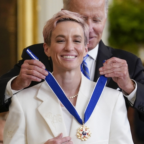 Megan_Rapinoe_Medal_of_Freedom[1]