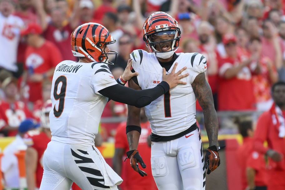 Joe Burrow holds Ja'Marr Chase back from confronting a referee.