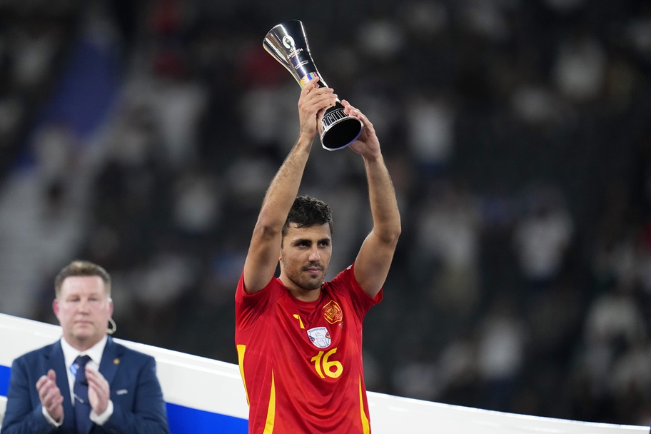 Rodri lifts the Best Player trophy at Euro 2024.