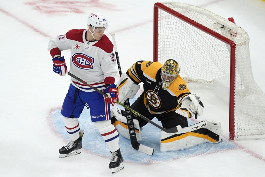 Swayman Ends Holdout with Bruins, Saves 21 Shots for Debut Win