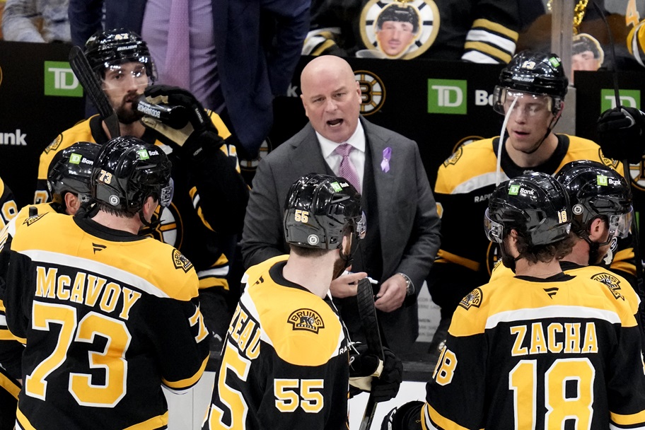 Jim Montgomery talks to the Boston Bruins during an NHL game.