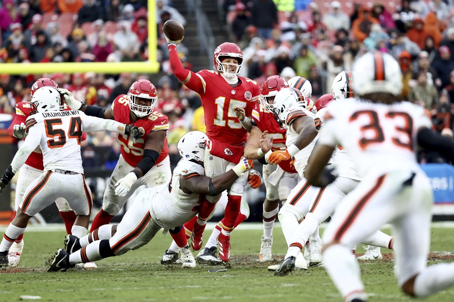 Mahomes Injures Ankle, Might Miss Week 16 Game Against Texans