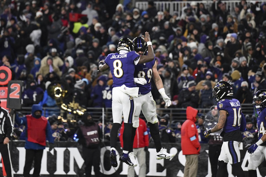 Lamar Jackson and Mark Andrews celebrate a touchdown.